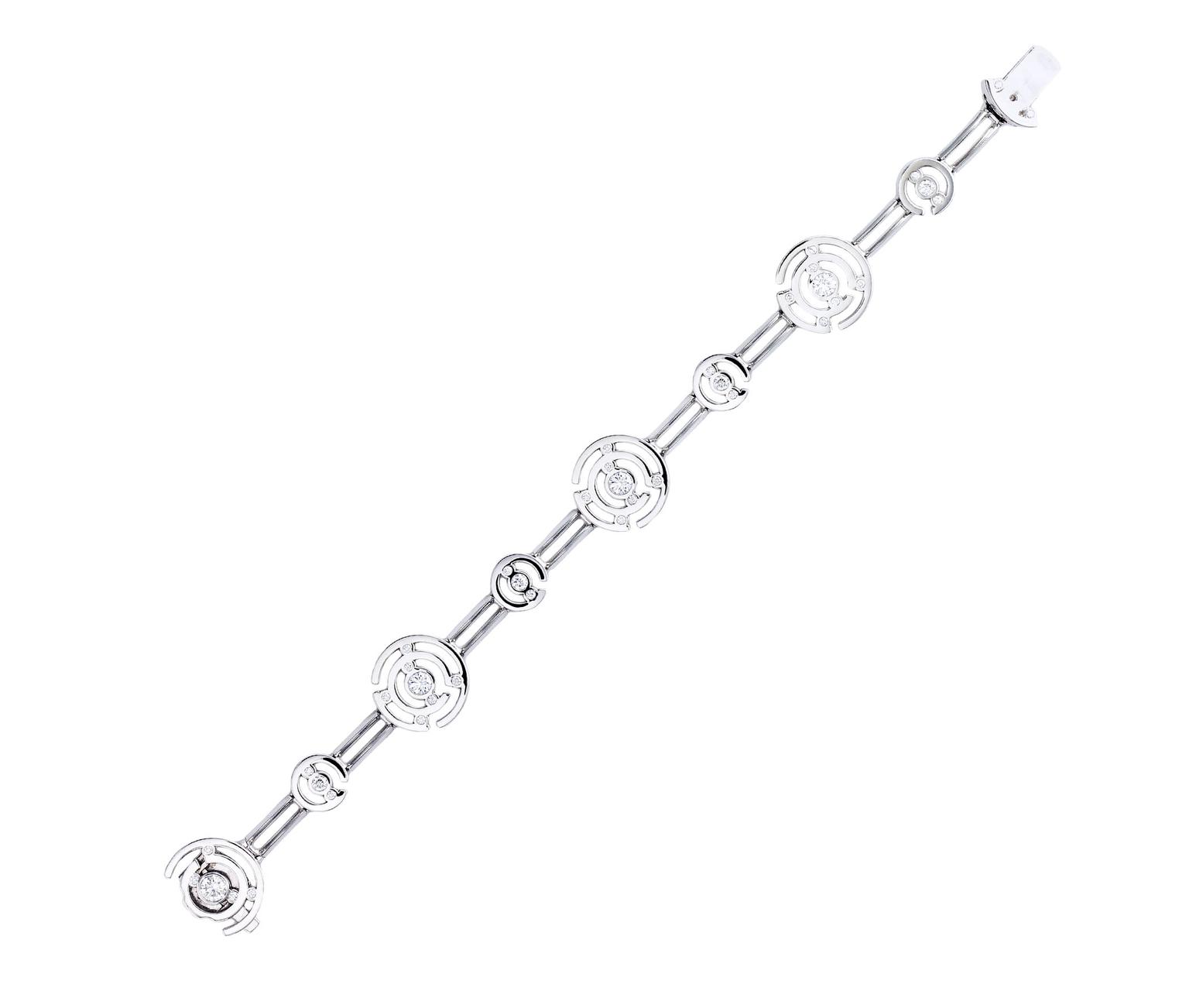 Boodles-Maze-Bracelet-Zoom