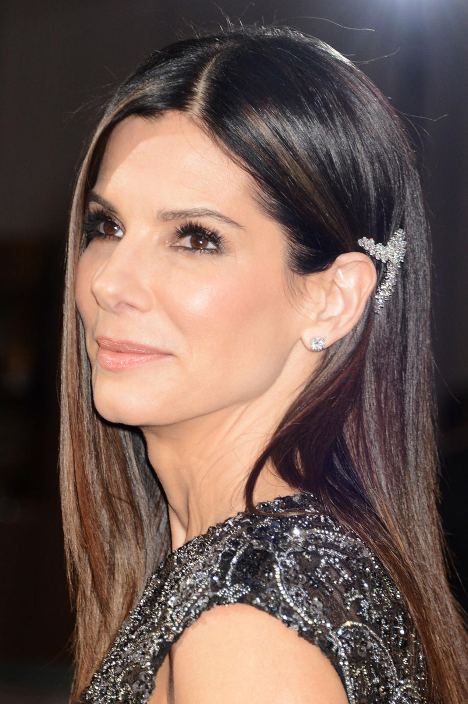 Oscars-Harry-Winston-SANDRA-BULLOCK-BROOCH.jpg