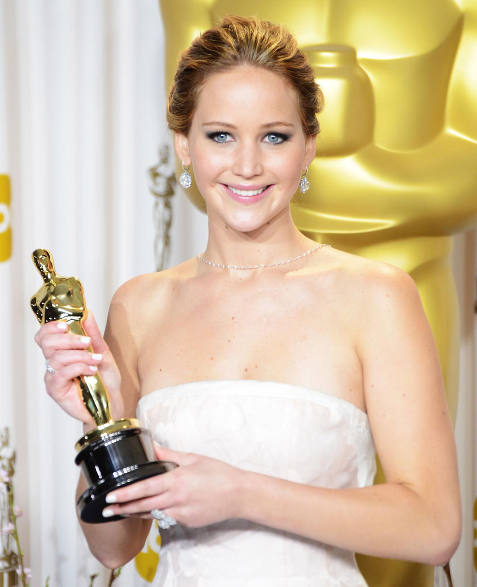 Jennifer-Lawrence_wearing_Chopard_4.jpg