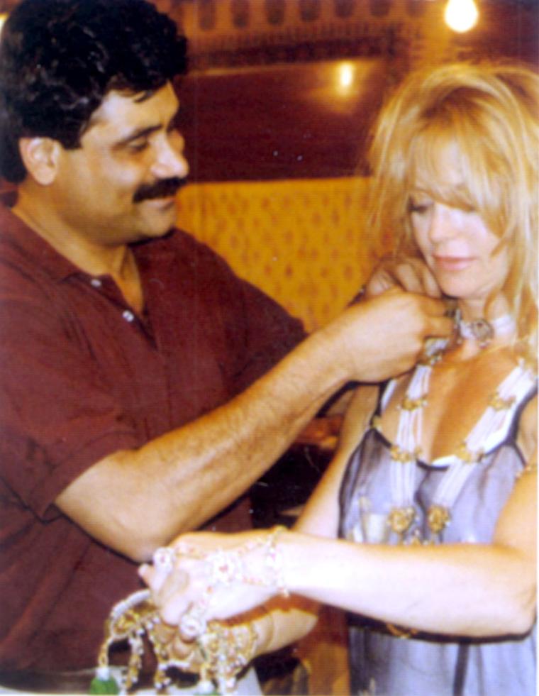 Gem-Palace-Sanjay-Kasliwal-with-Goldie-Jean-Hawn-