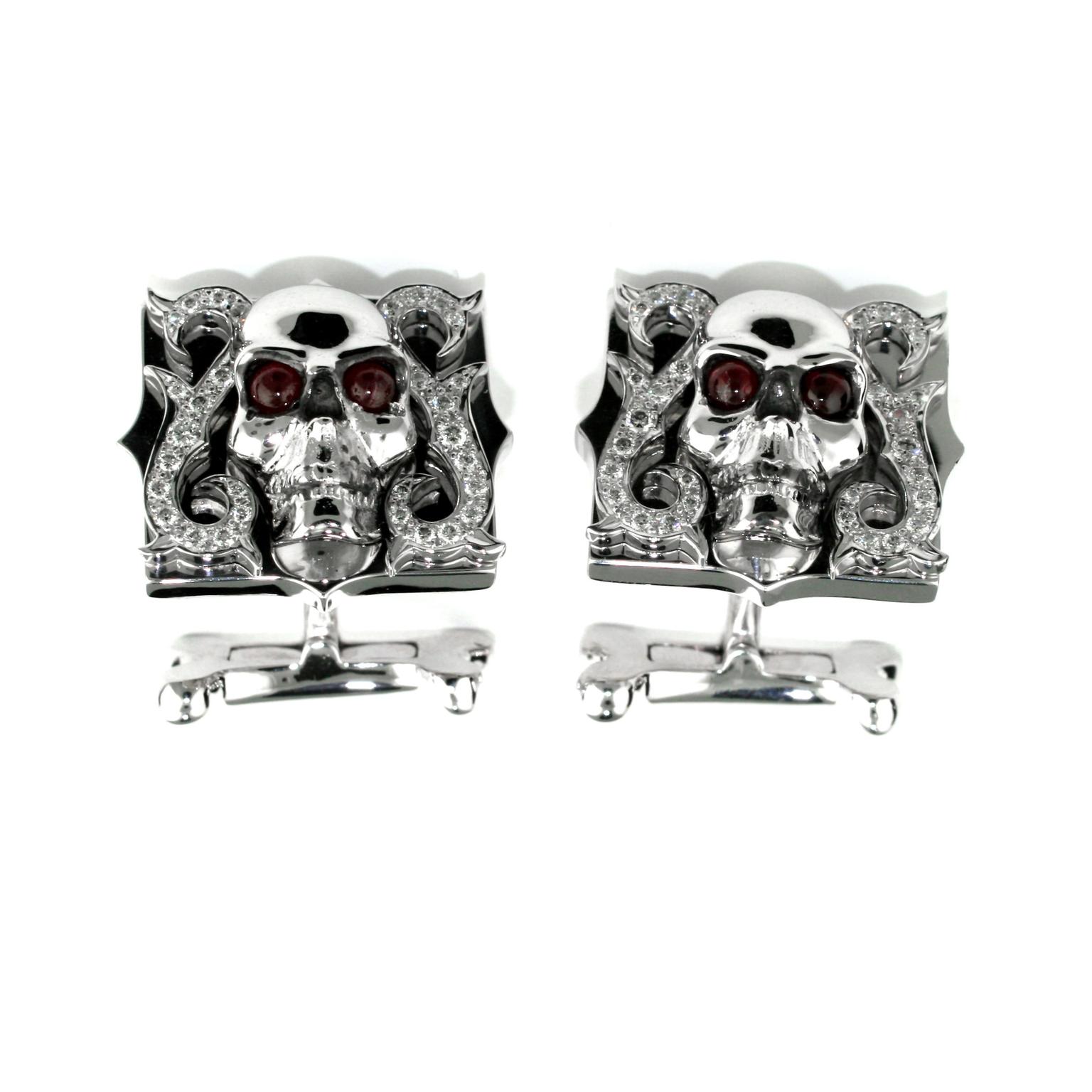 Stephen-Webster-Skull-Cufflinks-Zoom