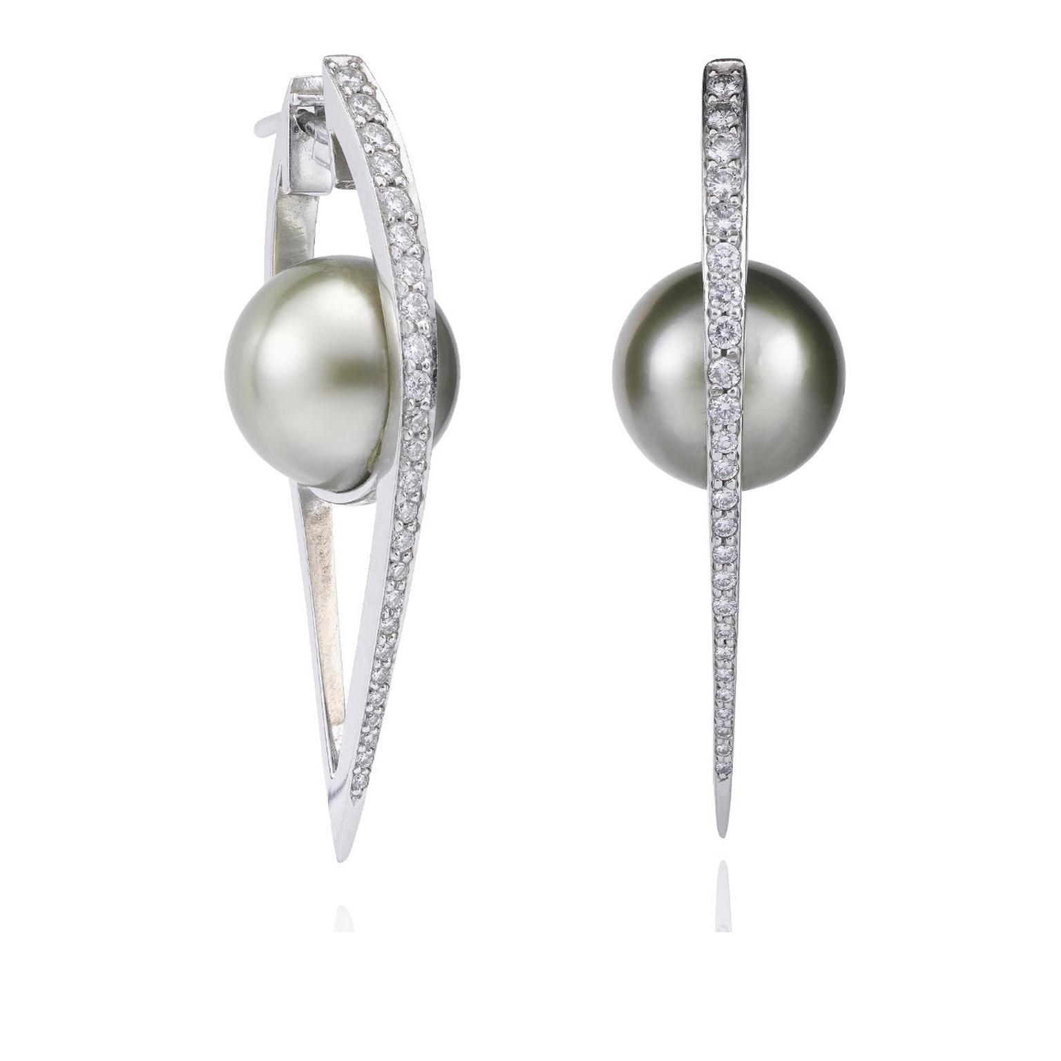 Boodles Pearl Earrings Zoom