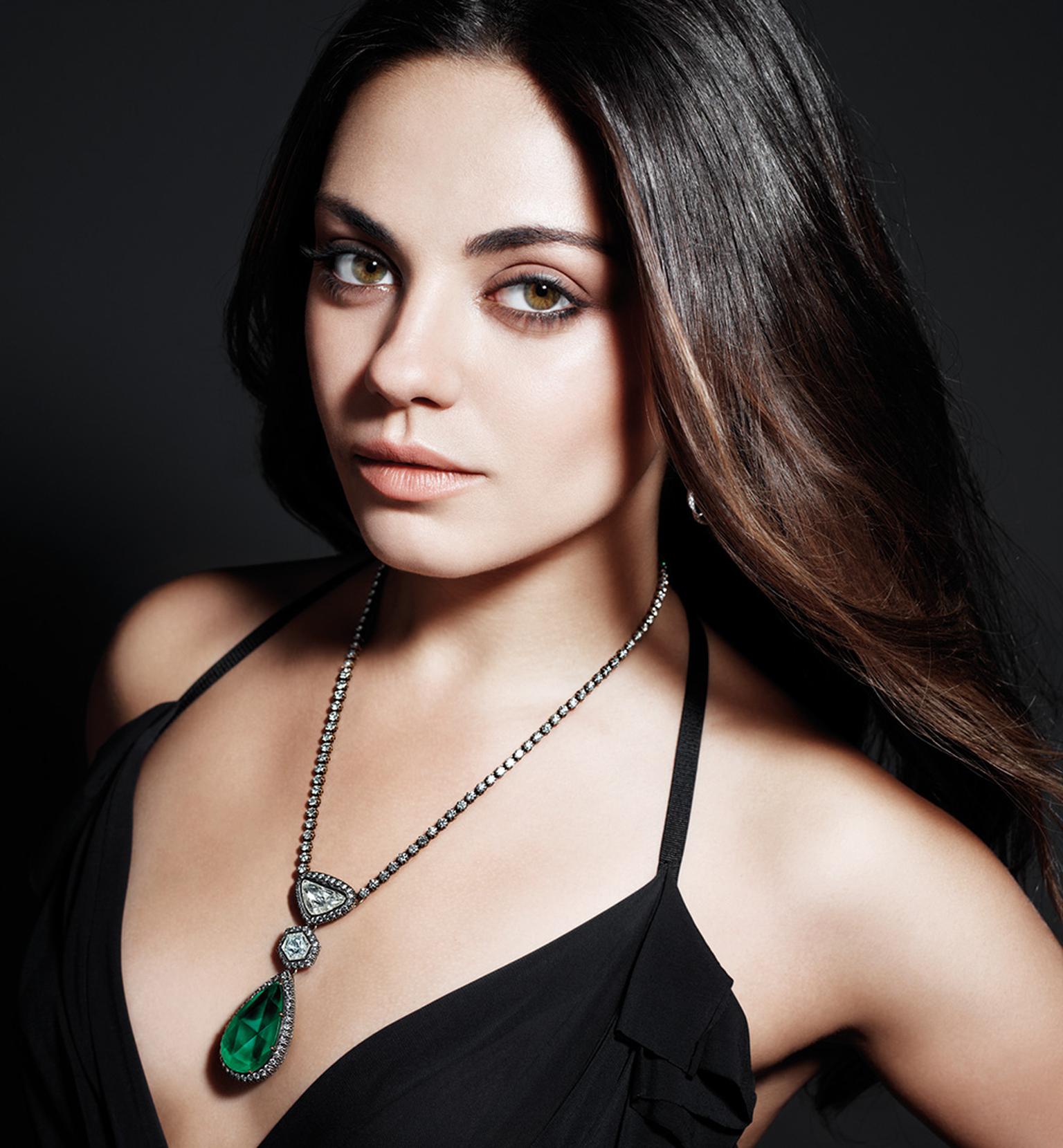 MilaKunisGemfieldsemeraldnecklaceGemPalaceUSE.jpg