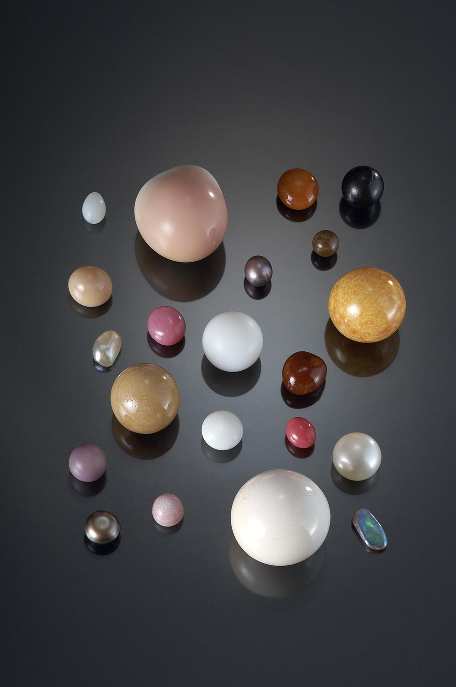 10SelectionnaturalpearlsQatarMuseumsAuthoritycollectionCreutz.jpg