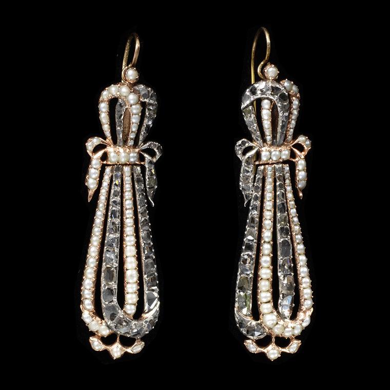 1EarringsgoldwithpearlsdiamondsFrance1795to1810