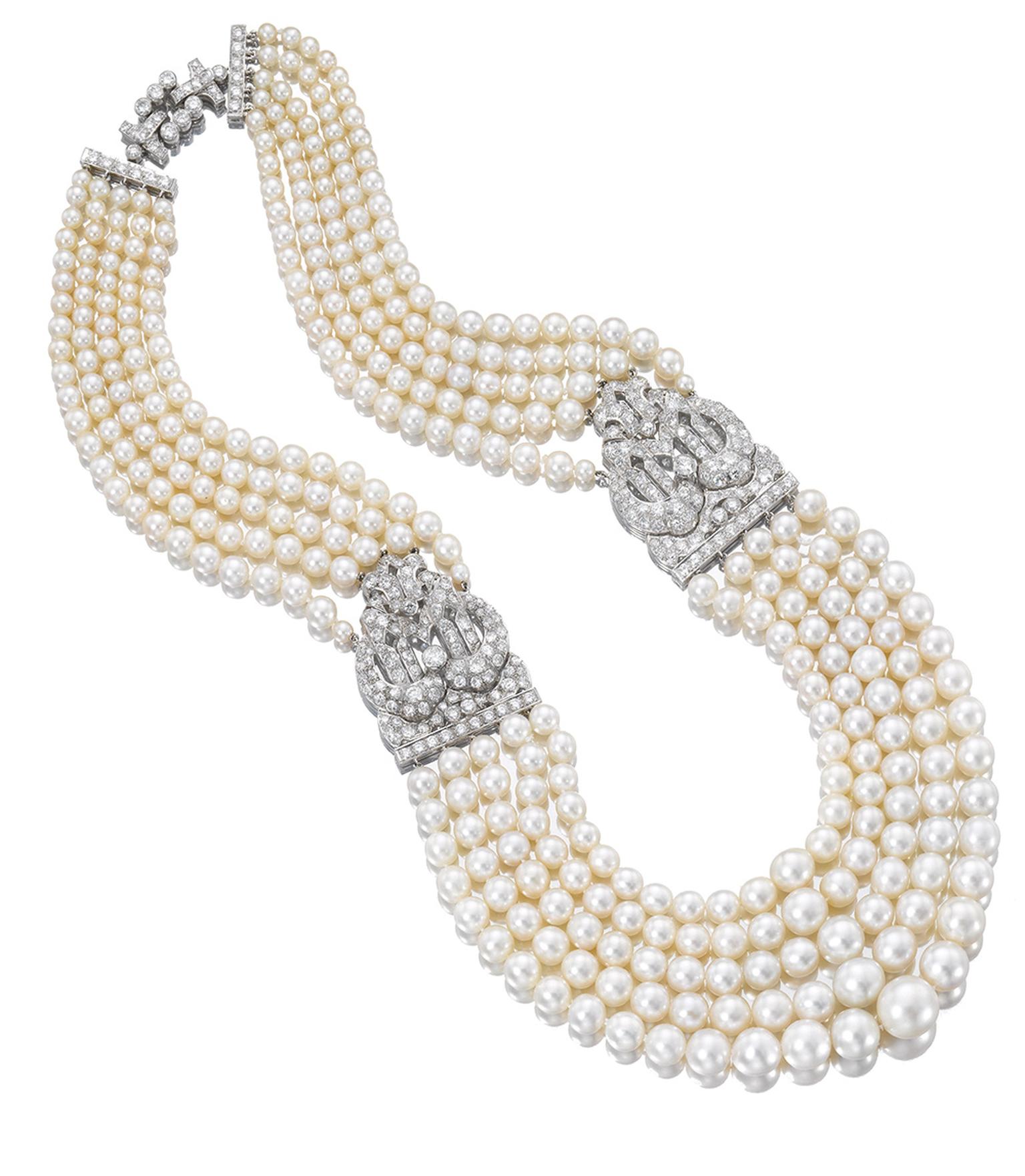 Louis Vuitton Series 3 Exhibiton London - Necklace of Pearls