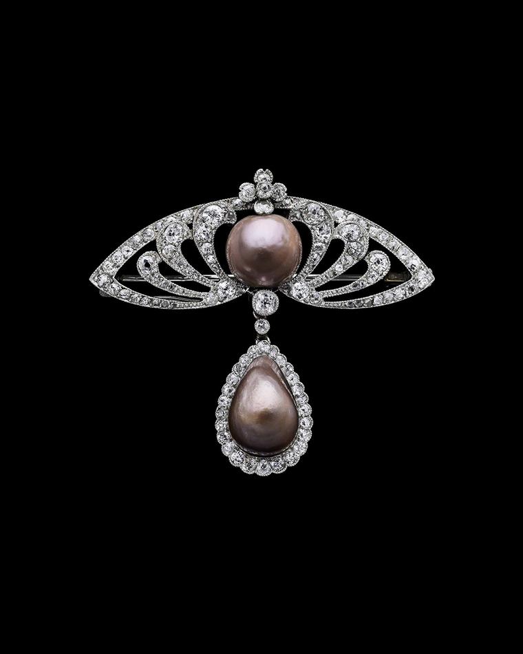 7BroochbrownpearlsplatinumdiamondsFrance1900