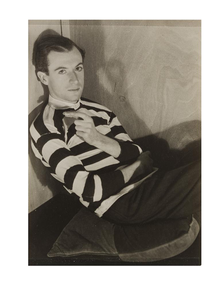 Title: Cecil Beaton   Artist: Curtis Moffat  Date: c.1930  Credit line: copyright V&A images