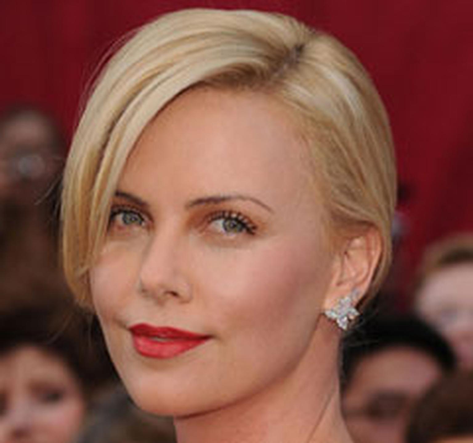 Charlize-Theron wearing Harry Winston-HP-box-4