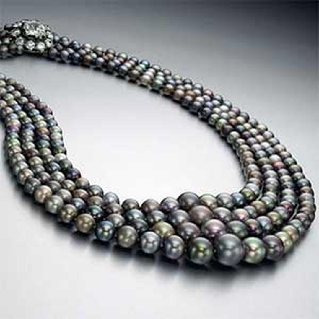 Record breaking pearl necklace Christies
