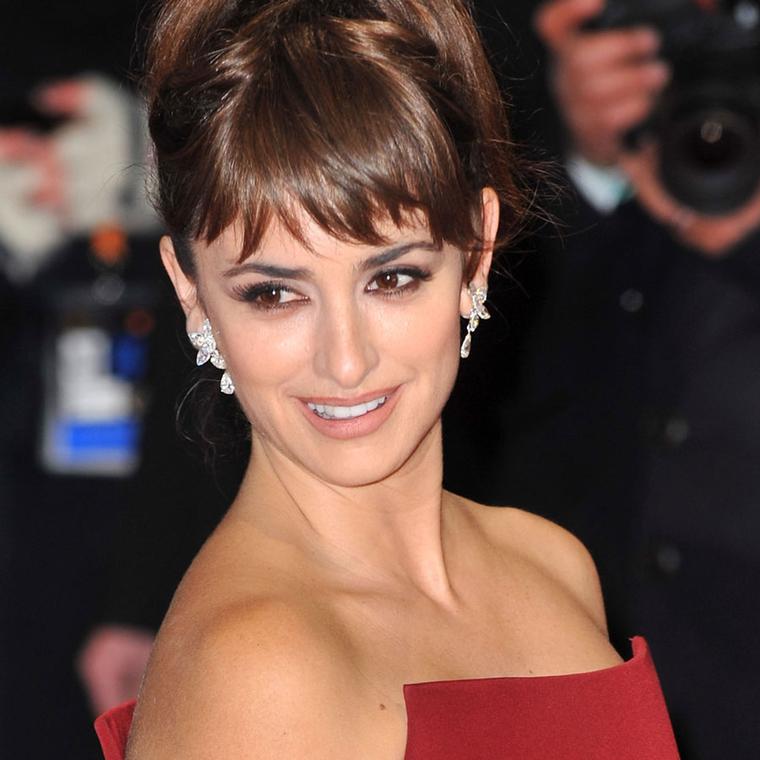 Penelope-Cruz-wearing-Chopard-at-the-Baftas-in-London--12.02