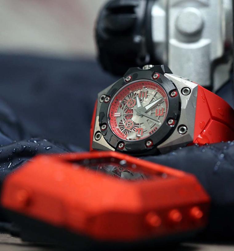 The new Linde Werdelin Oktopus II Double Date Titanium Red