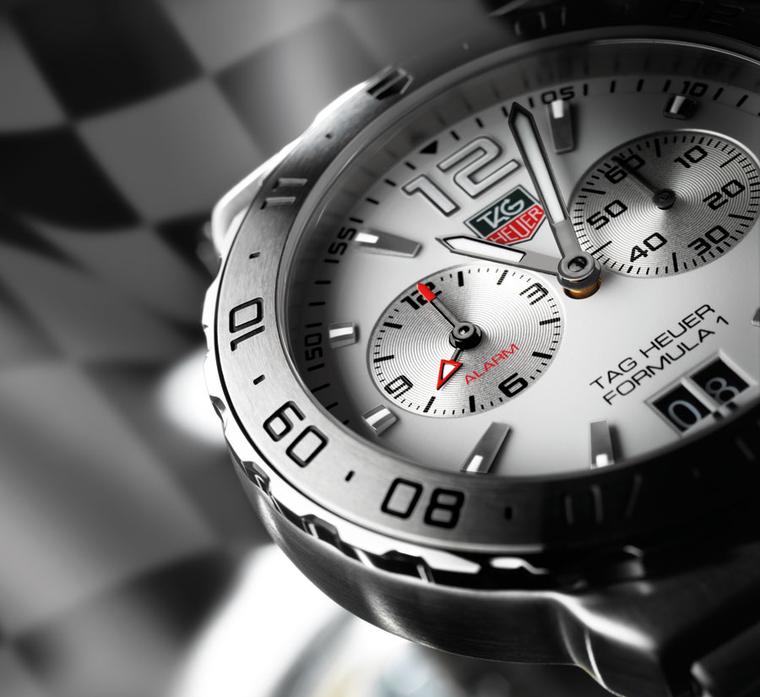 TAG-Heuer-YIN-YANG_F1_Alarm_SteelBezel_WAU111B