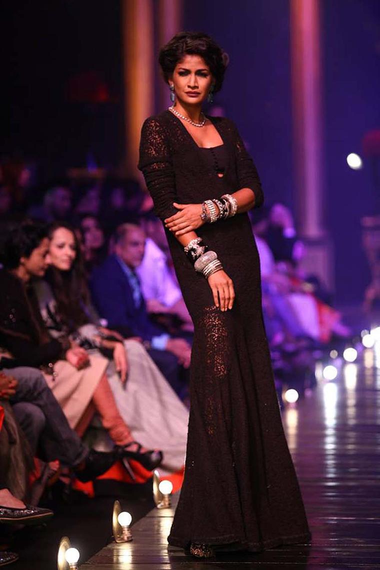 A model poses during Lakme Fashion Week-2016 at The Kingsbury Hotel,  Colombo, Sri Lanka. Several India… | Fashion, Fashion designers famous,  Lakme fashion week 2016