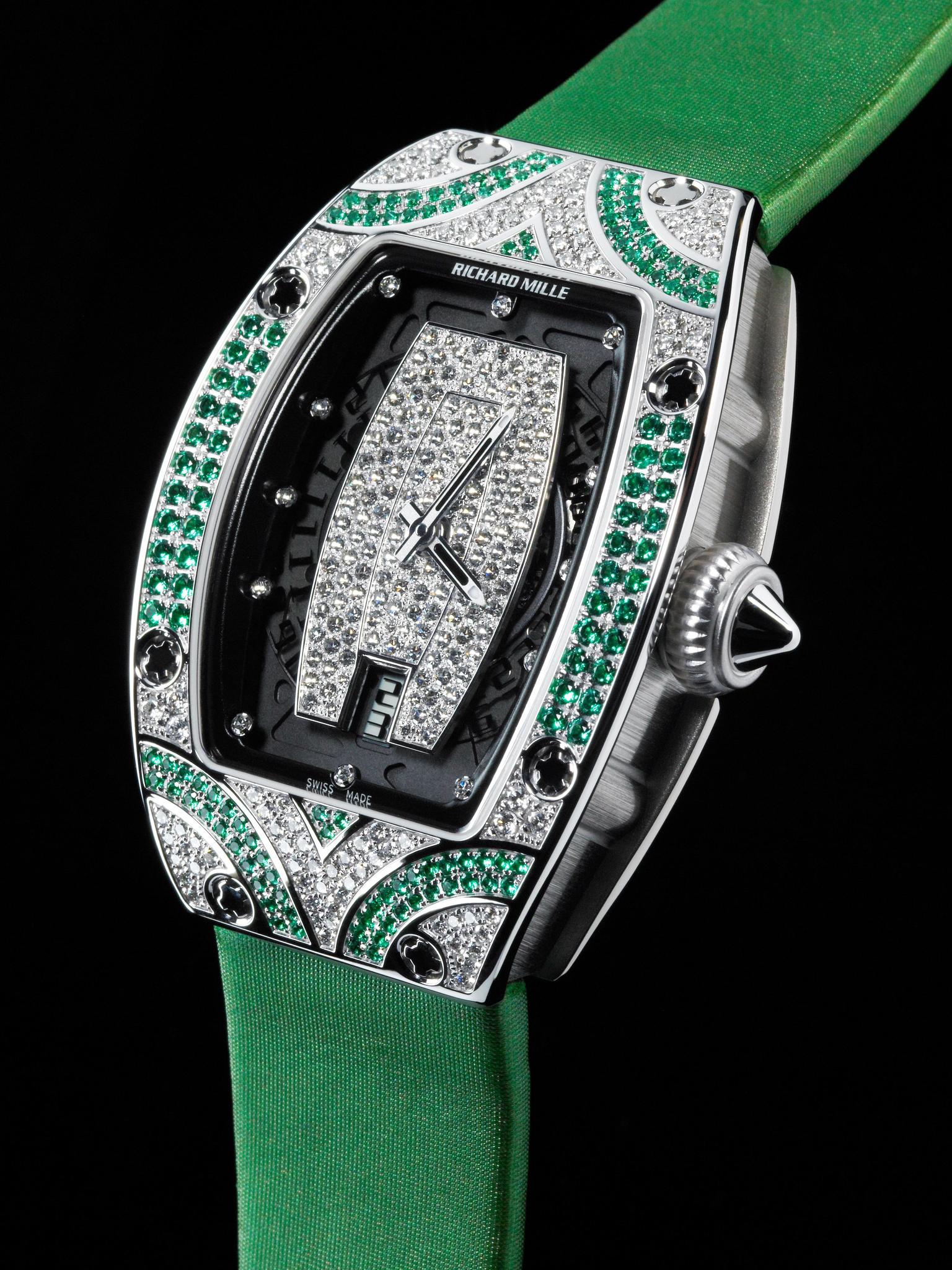 RM007 white gold set emeralds diamonds - 2MB.jpg