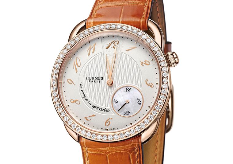 Hermès unveils hand-painted porcelain dial in arceau harnais français watch