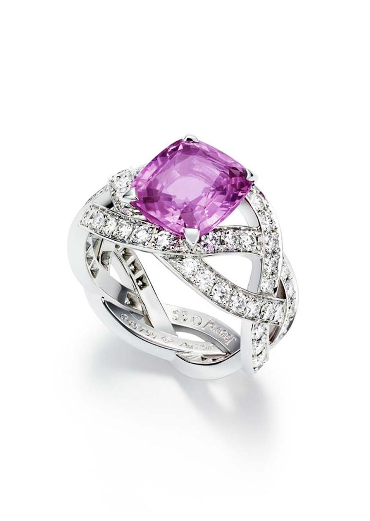 Piaget Rose Passion ring in white gold, set with diamonds and a pink princess cut sapphire