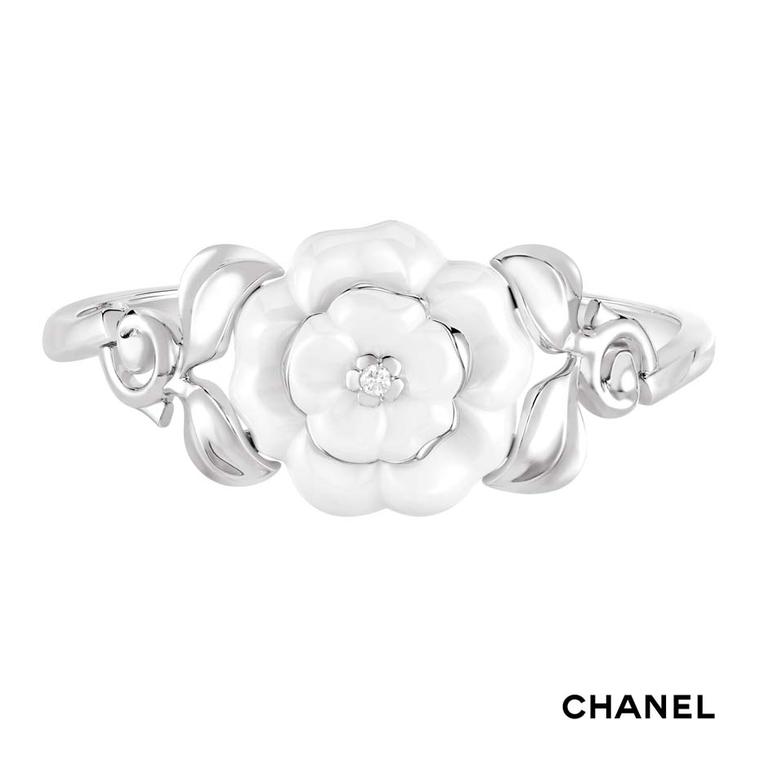 Chanel Camélia Galbé white gold bracelet in white ceramic with a central brilliant-cut diamond
