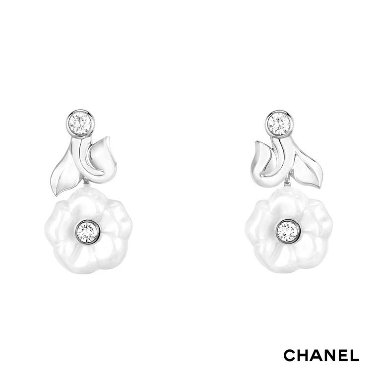 Chanel Camélia Galbé white gold and white ceramic earrings set with four brilliant-cut diamonds