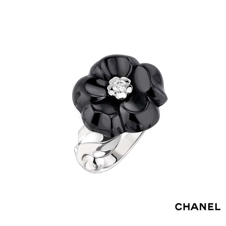 Chanel Camélia Galbé small black ceramic ring in white gold with a central brilliant-cut diamond