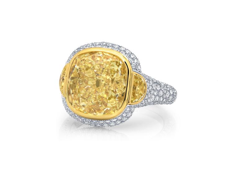 Martin Katz New York collection ring in platinum, set with a 5.17ct Fancy light yellow diamond