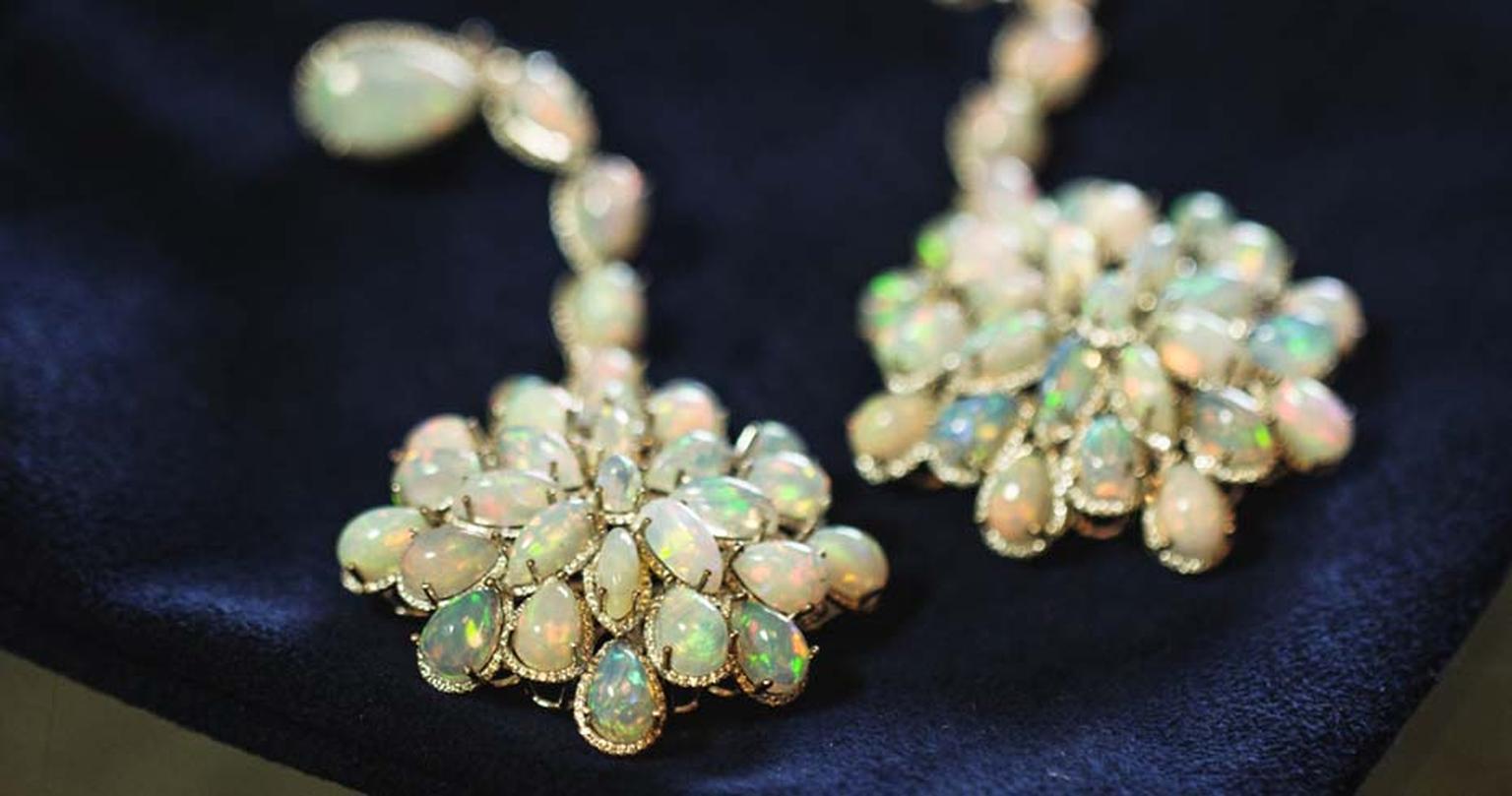 The Jewellery Editor's red carpet correspondent, Rachel Garrahan, met with Chopard in LA to view the exceptional opal earrings worn by Cate Blanchett on the Oscars 2014 red carpet
