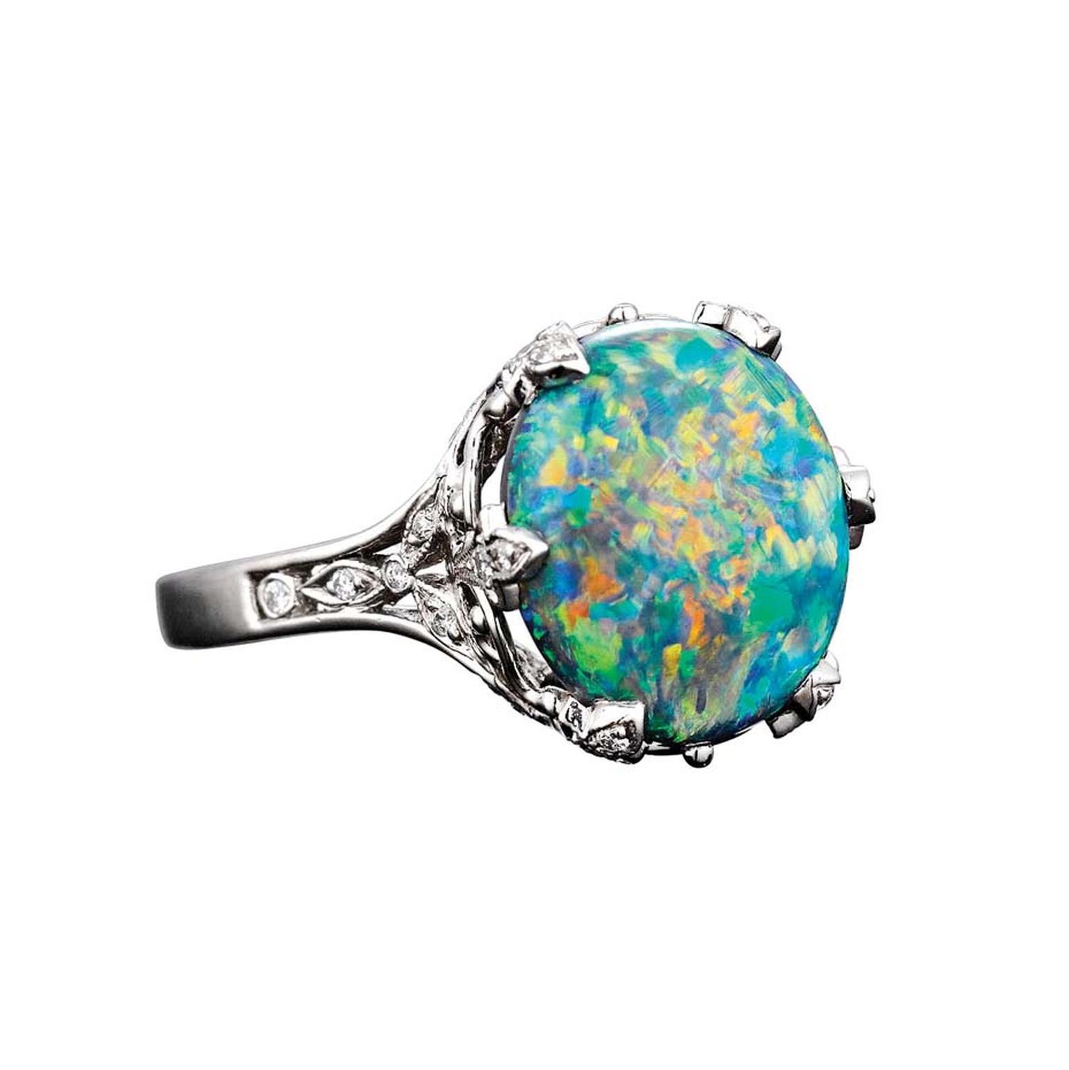 Tiffany & Co. ring in platinum, set with a 5.54ct black opal
