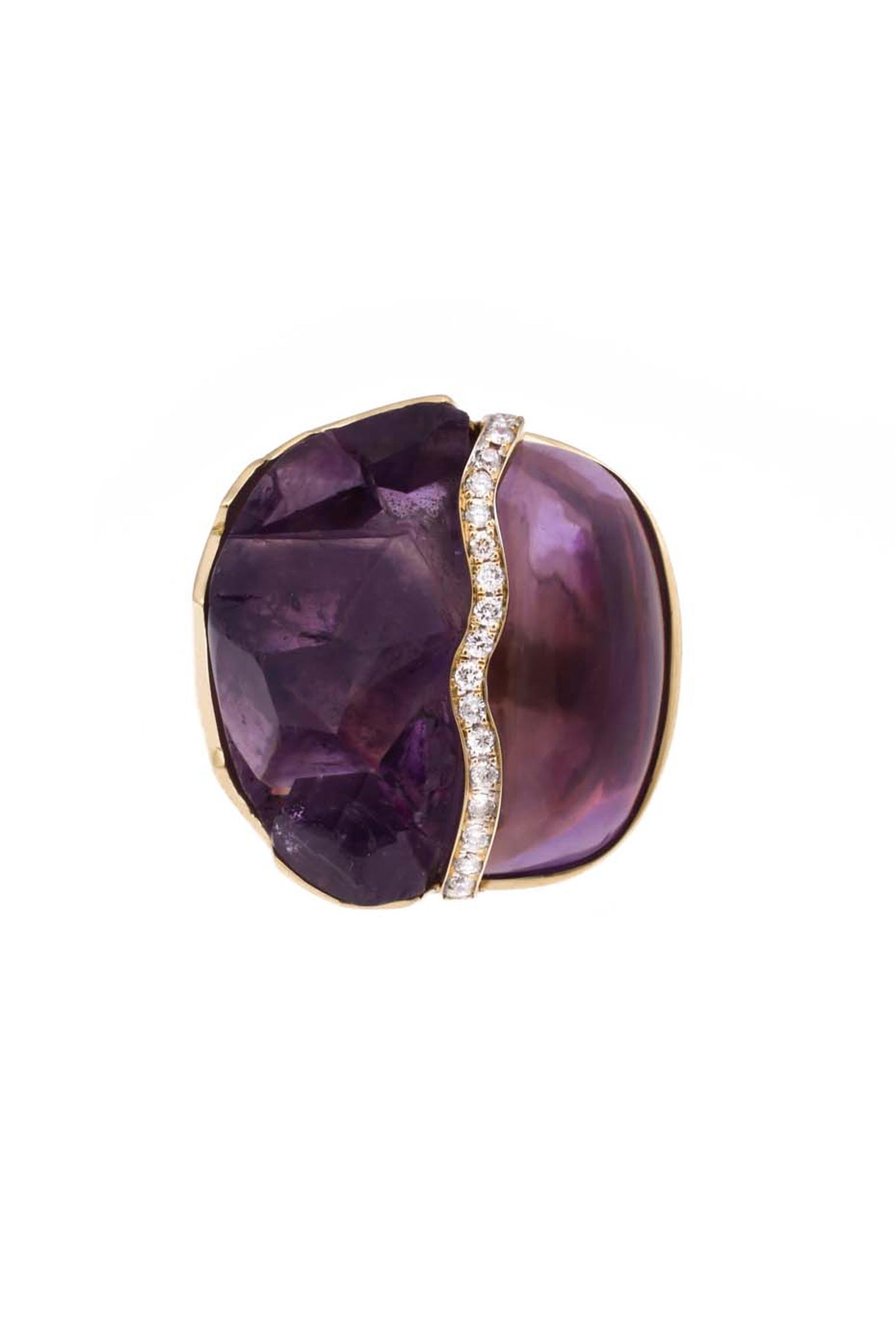 Kara Ross gold Petra split ring with raw and smooth amethyst divided by a row of diamonds