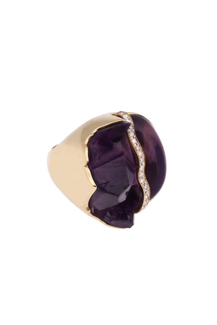Kara Ross gold Petra split ring with raw and smooth amethyst divided by a line of diamonds