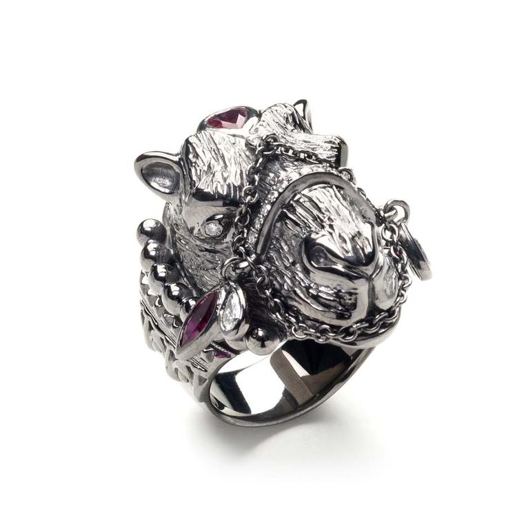 Sabine Roemer Parazide Camel ring in white gold, set with white diamonds and rubies