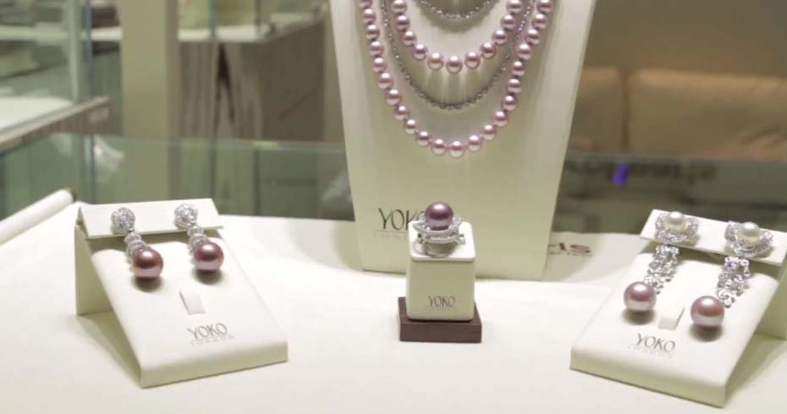 Yoko pearl necklace, earrings and bracelet.