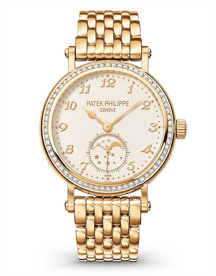 The Patek Philippe Calatrava Moon phase watch Ref. 7121 reappeared at Baselworld 2014 with a sumptuous gold link bracelet and a new reference number, 7121/1J-001