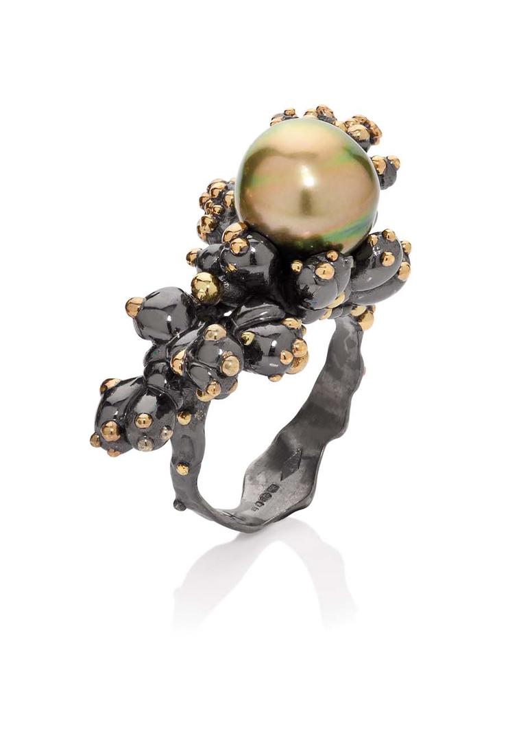 Ornella Iannuzzi Pistachio Tahitian pearl ring set in black and green rhodium.