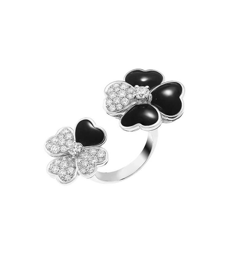 Van Cleef & Arpels Cosmos Between the Finger ring in white gold with brilliant-cut diamond buds surrounded by onyx and diamond petals