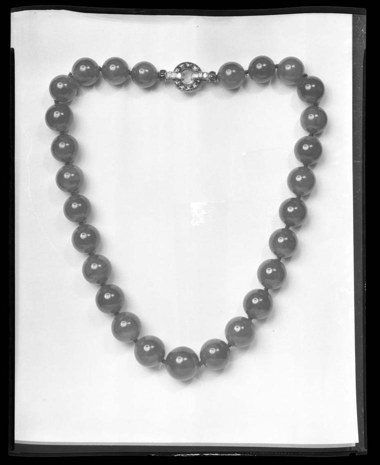 An archive photo of the famous Hutton-Mdivani necklace dating from the 1930s, after the new clasp was fitted by Cartier