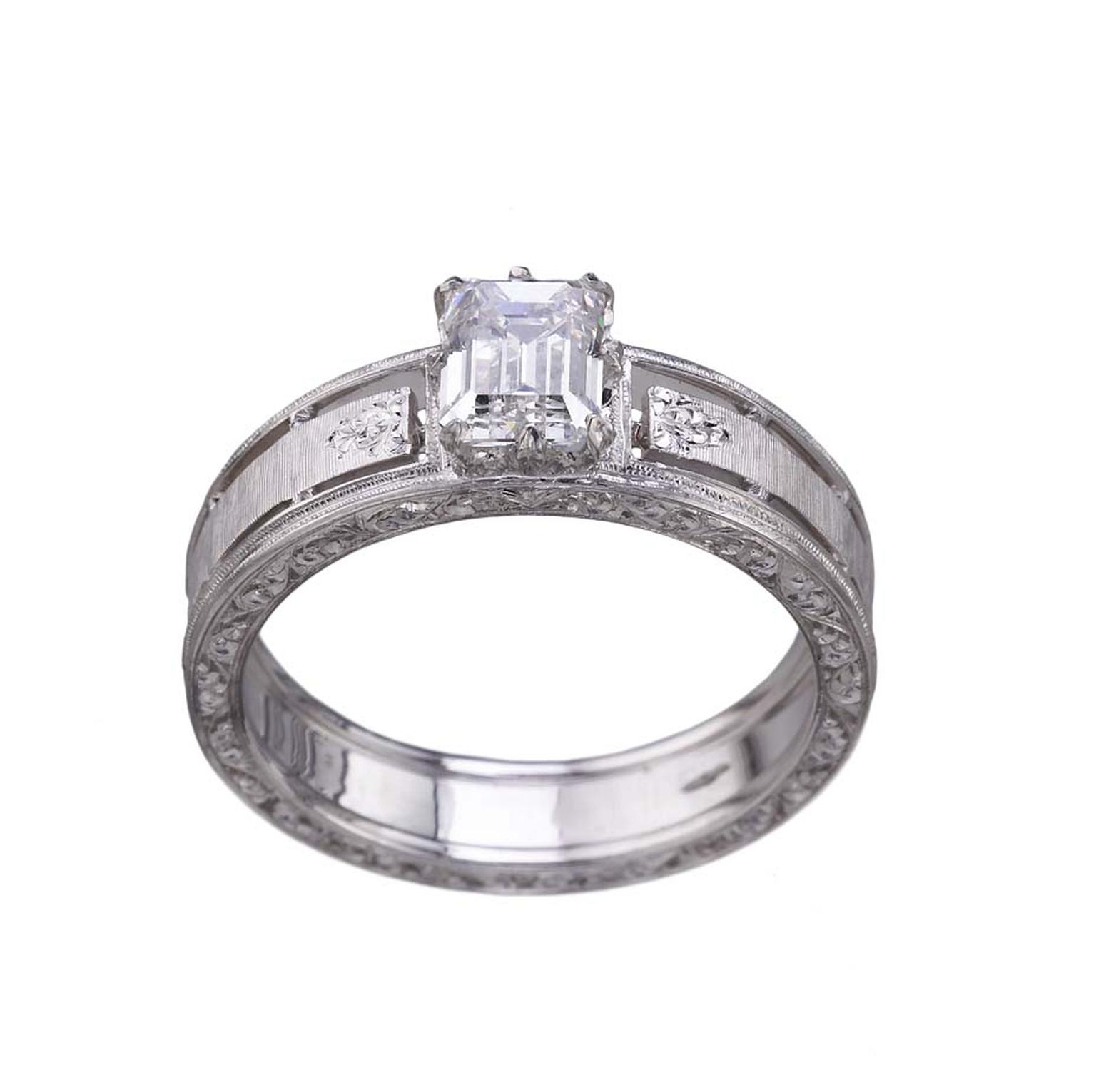 Buccellati Romanza diamond engagement ring with rigato engraving