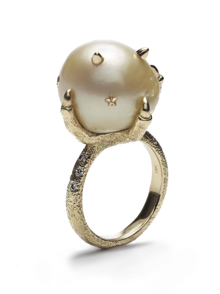 Bibi van der Velden Pearl Claw gold ring with diamonds