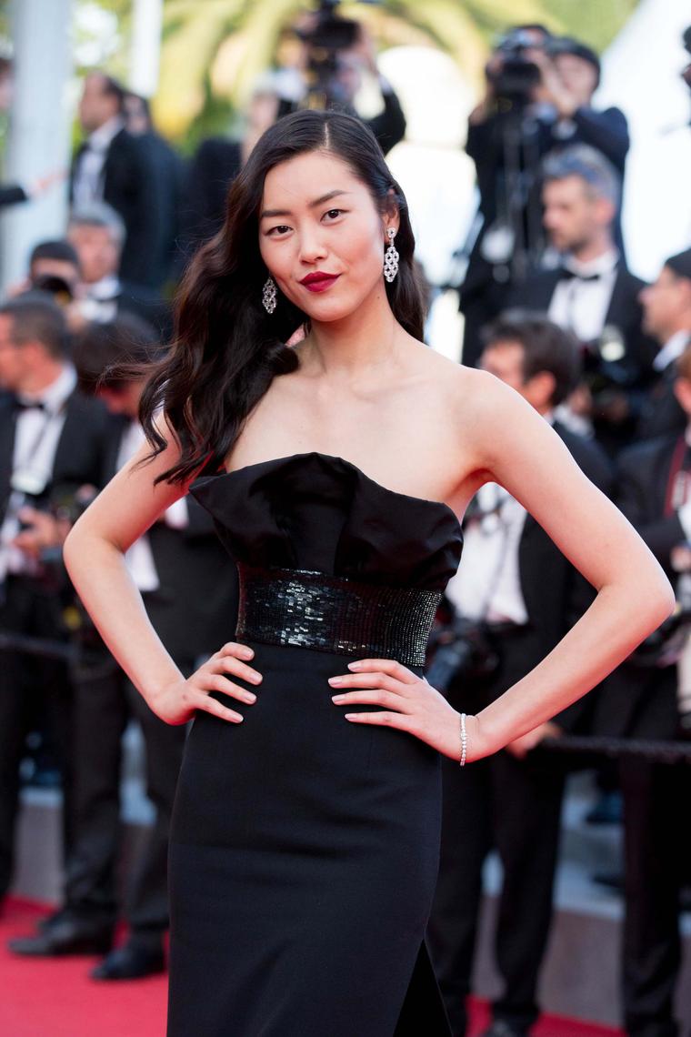 Model Liu Wen chose a pair of marquise-cut diamond drop earrings and a diamond line bracelet for the premiere of Two Days, One Night at the Cannes Film Festival
