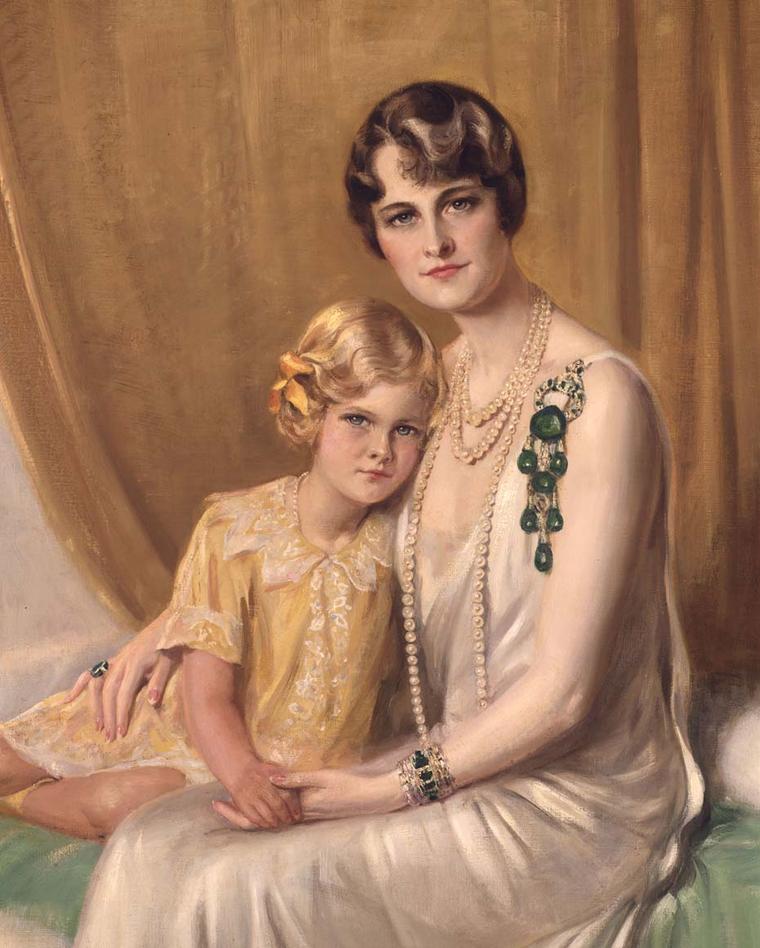 Marjorie Merriweather Post sat alongside her daughter Nedenia Hutton wearing a Cartier emerald and diamond pendant brooch. Image: Courtesy Hillwood Estate, Museum and Gardens