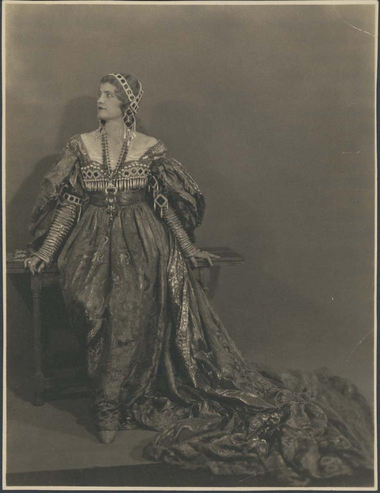 Photograph of Marjorie Merriweather Post dressed as Juliette for the Palm Beach Everglades Ball in 1929 wearing a Cartier emerald necklace and pendant brooch. Image: Courtesy Hillwood Estate, Museum and Gardens