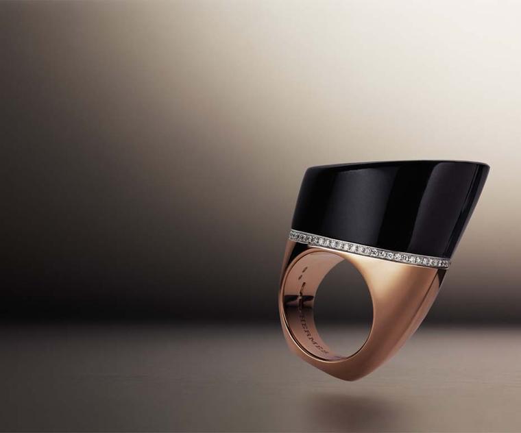 Hermès Centaure ring in rose gold with black jade and diamonds.