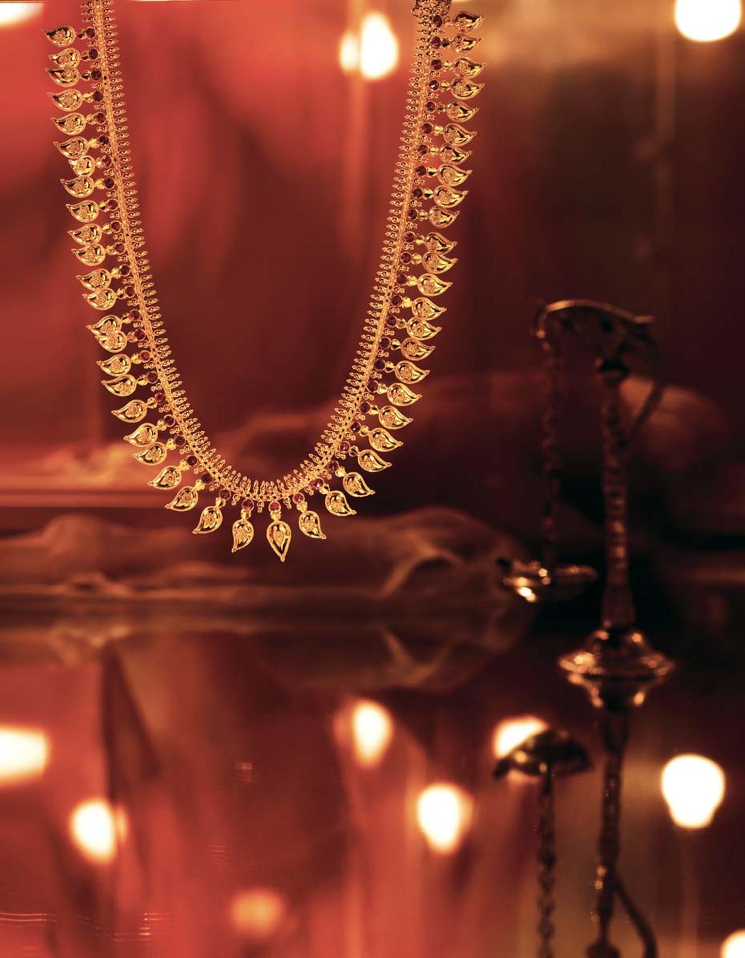 Tanishq manga-mala (garland of mangoes) necklace in yellow gold, from the wedding jewellery collection.