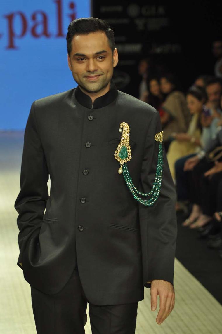 Bollywood actor Abhay Deol wearing an Amrapali paisley double brooch at India International Jewellery Week.