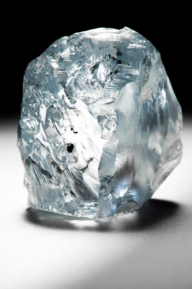 The 122.52 carat blue diamond unearthed at the Cullinan mine in South Africa is likely to achieve a record price paid for a rough gem at auction.