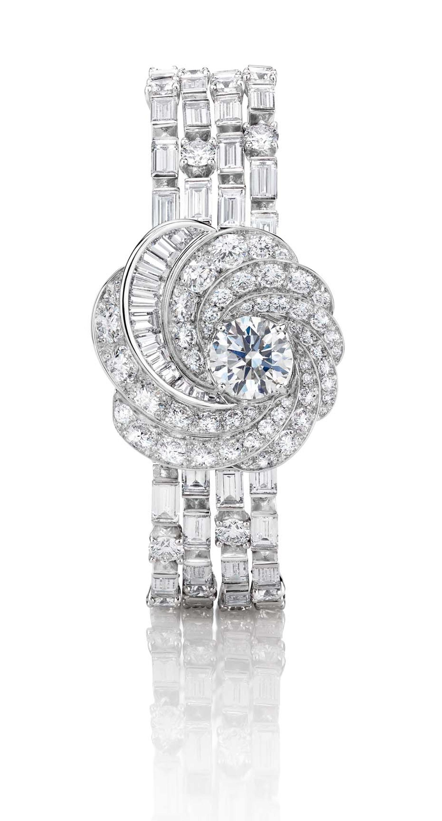 De Beers Aria high jewellery bracelet set with brilliant and baguette-cut diamonds surrounding a central brilliant-cut diamond.