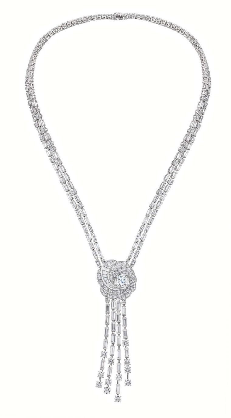 De Beers Aria high jewellery necklace in white gold featuring a swirling pendant set with brilliant and baguette-cut diamonds surrounding a brilliant-cut diamond.