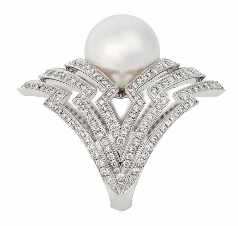 Stephen Webster Lady Stardust pearl ring in white gold, set with a South Sea pearl and diamond pavé.