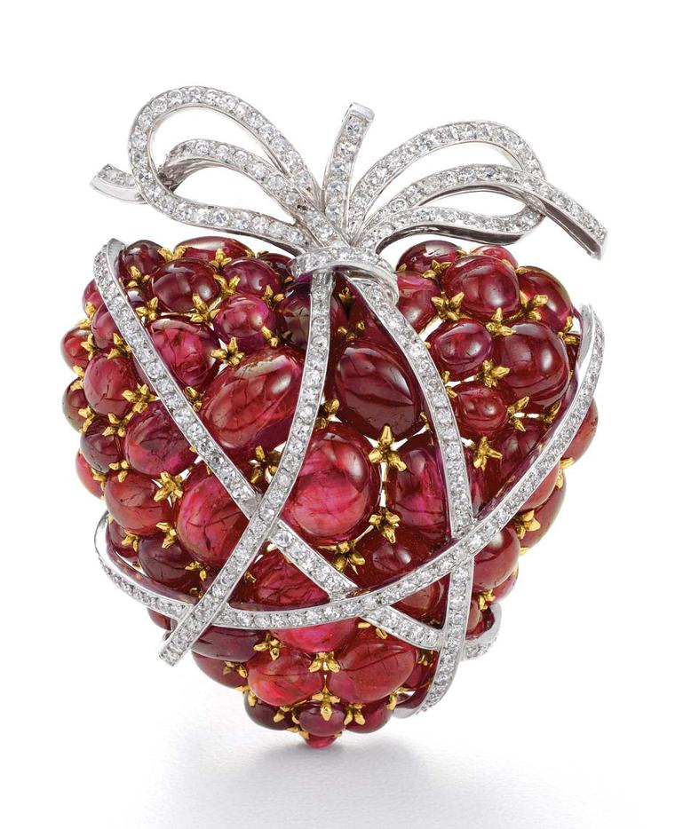 Verdura Wrapped Heart Brooch featuring cabochon rubies and diamonds in platinum, circa 1949.