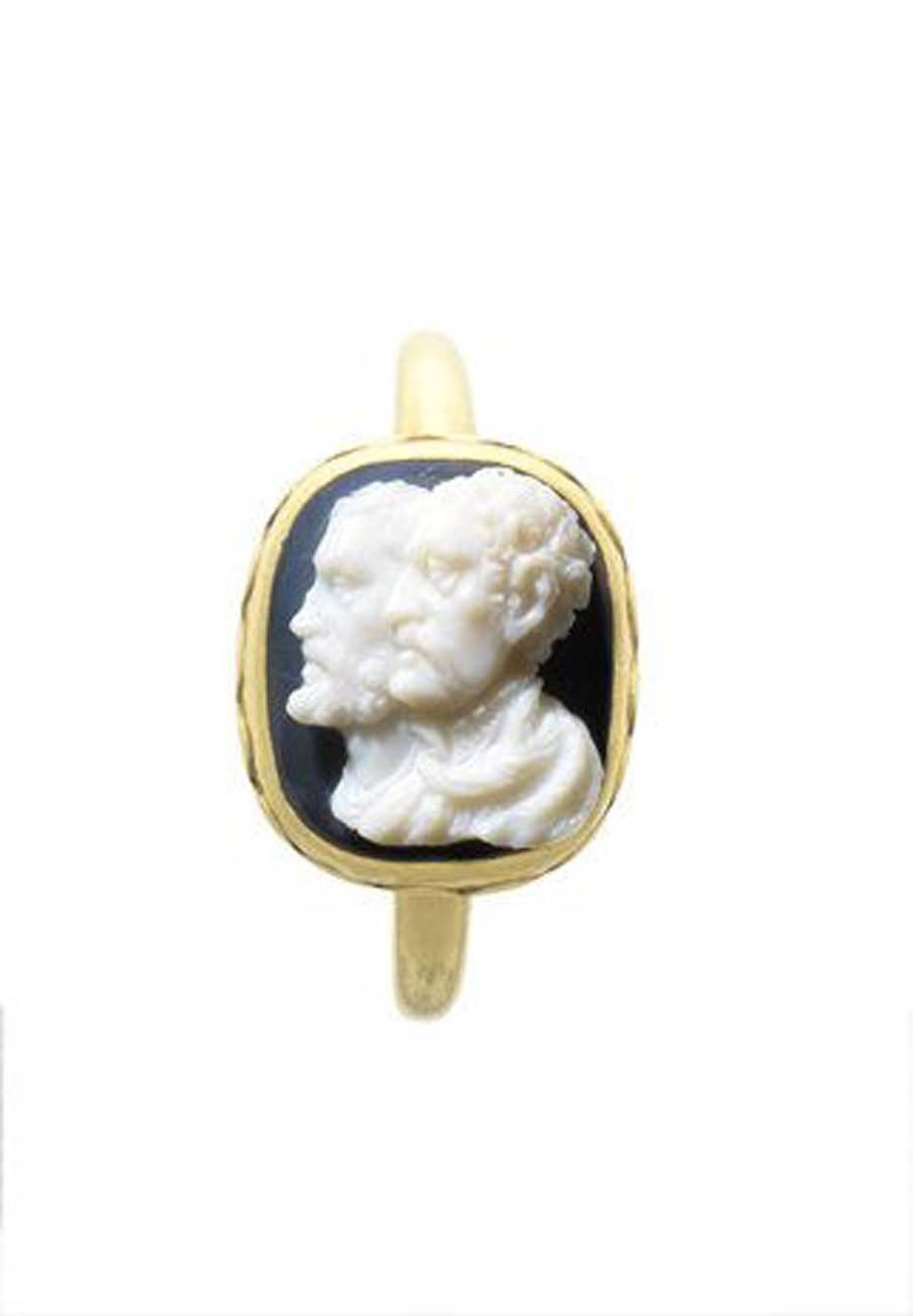 A 16th-17th century double portrait agate cameo ring to be auctioned by Bonhams London.