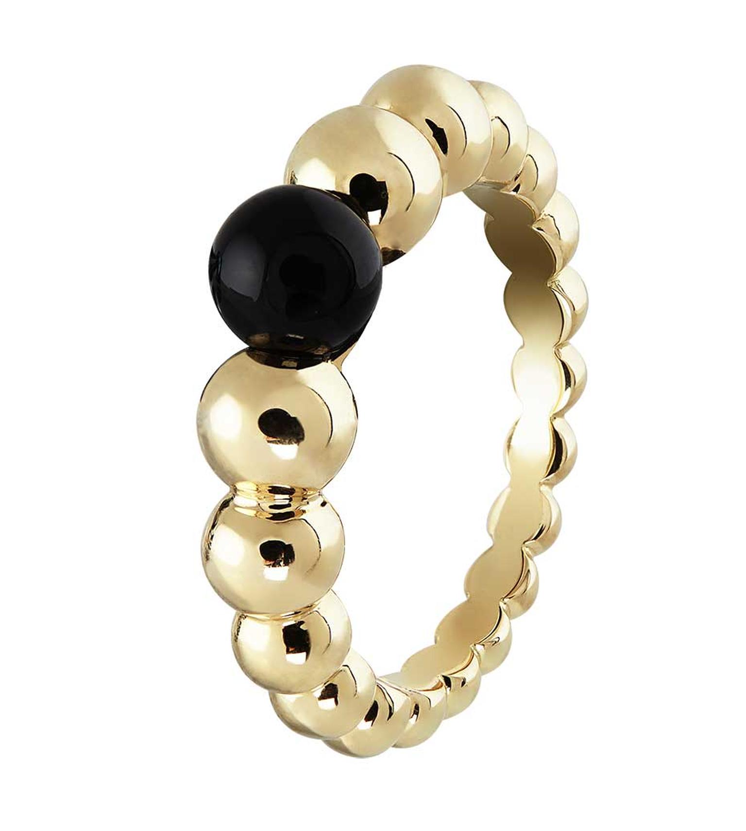 Van Cleef & Arpels Perlée Couleur ring in yellow gold with onyx.